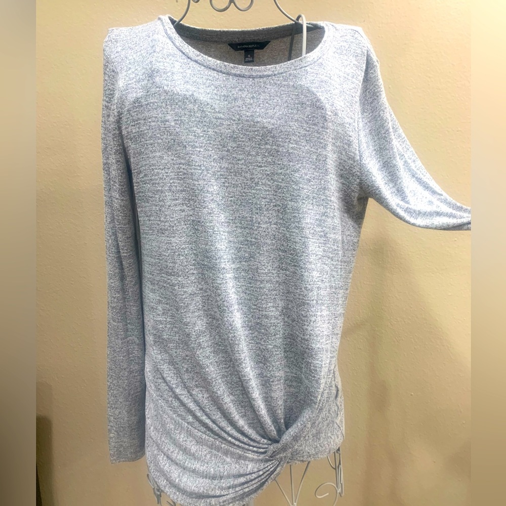 Banana Republic Grey Long sleeve top with twisted bottom size S